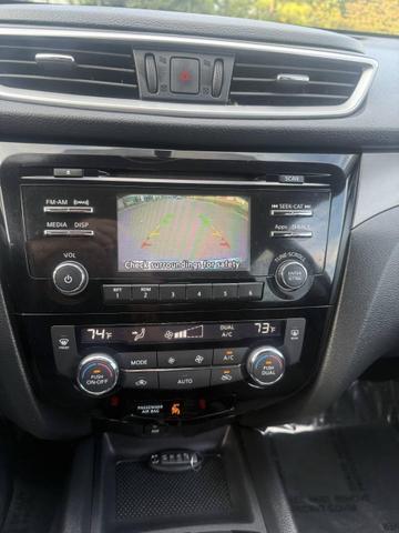 Photo of 2016 Brilliant Silver Nissan Rogue