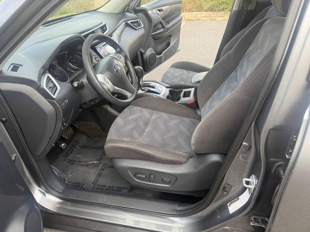 Photo of 2016 Brilliant Silver Nissan Rogue