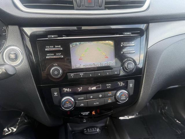 Photo of 2016 Brilliant Silver Nissan Rogue