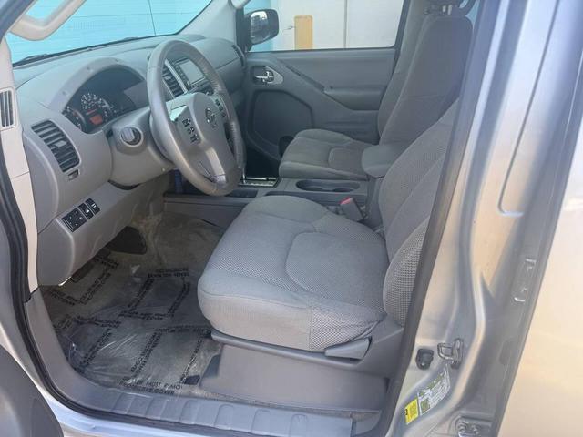 Photo of 2016 Brilliant Silver Nissan Frontier