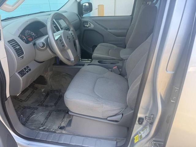 Photo of 2016 Brilliant Silver Nissan Frontier