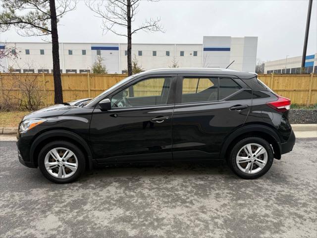 Photo of 2019 Super Black Nissan Kicks