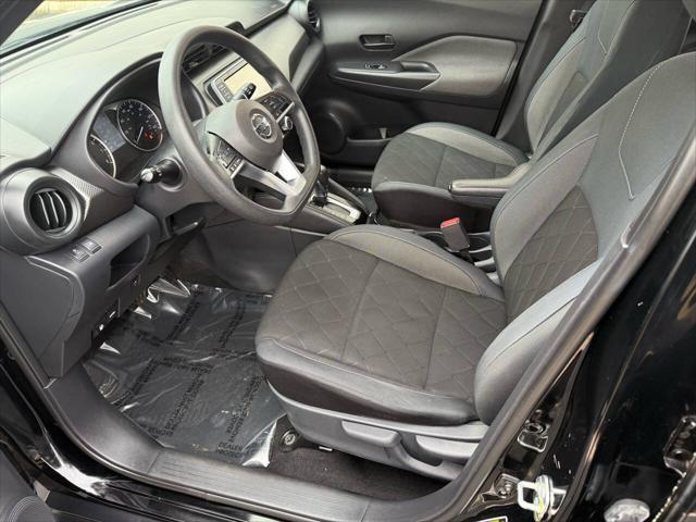 Photo of 2019 Super Black Nissan Kicks