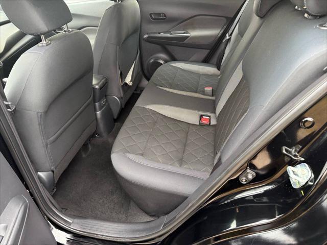Photo of 2019 Super Black Nissan Kicks