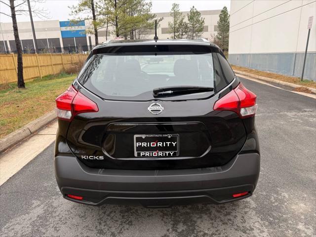 Photo of 2019 Super Black Nissan Kicks