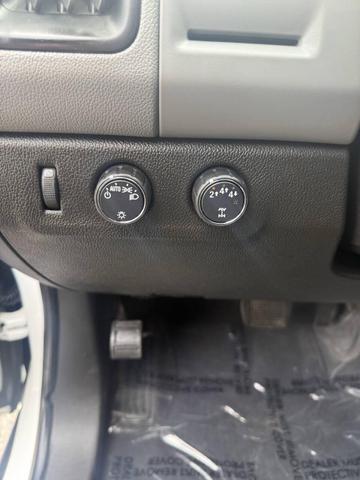 Photo of 2019 Summit White Chevrolet Colorado