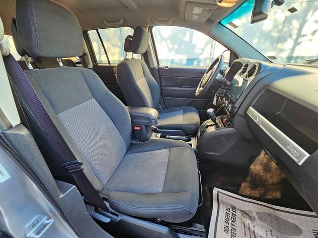 Photo of 2014 Silver Jeep Compass