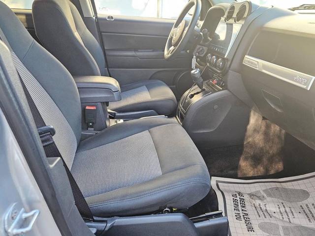 Photo of 2014 Silver Jeep Compass