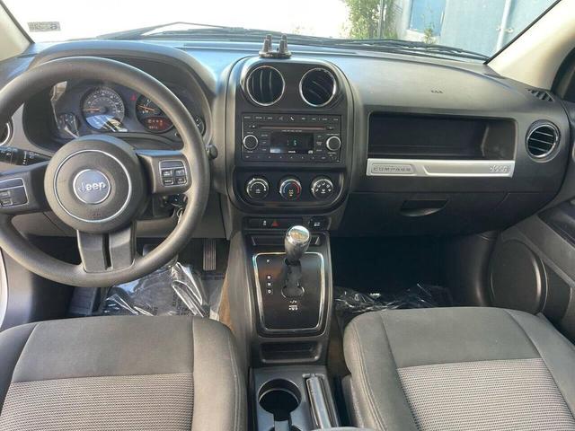 Photo of 2014 Silver Jeep Compass