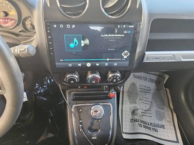 Photo of 2014 Silver Jeep Compass