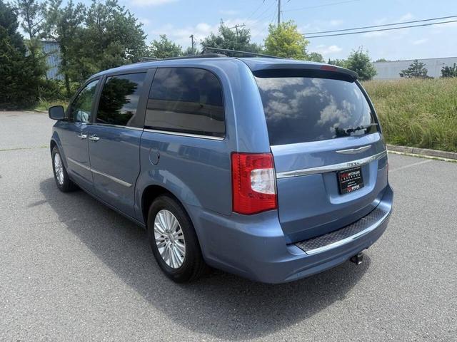Photo of 2012 Blue Chrysler Town & Country