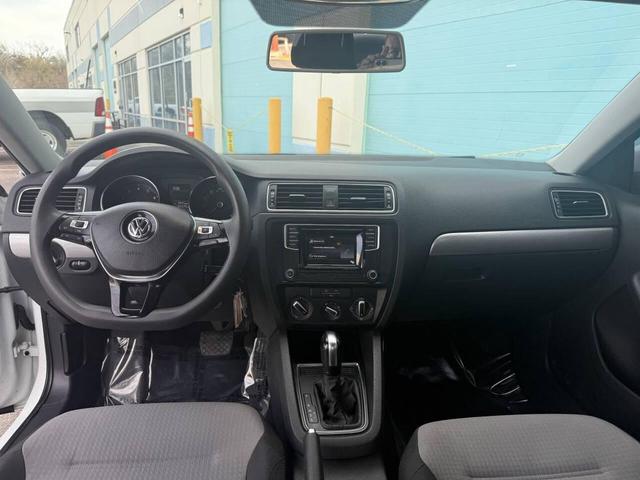 Photo of 2017 White Volkswagen Jetta