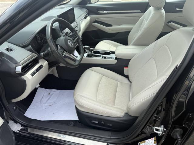 Photo of 2023 Super Black Nissan Altima