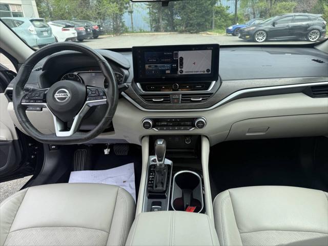 Photo of 2023 Super Black Nissan Altima