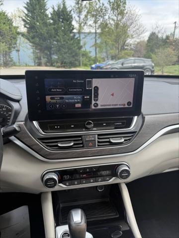 Photo of 2023 Super Black Nissan Altima