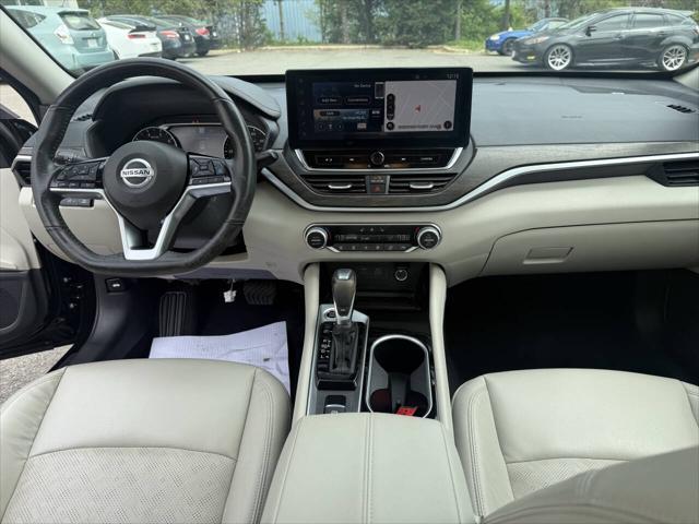 Photo of 2023 Super Black Nissan Altima