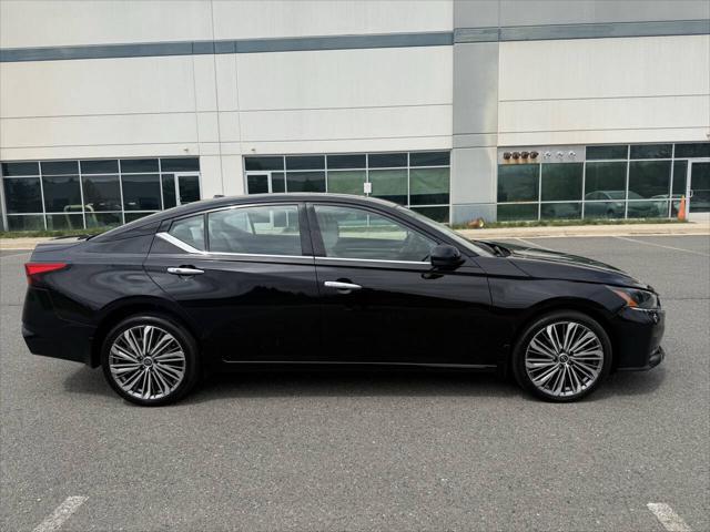 Photo of 2023 Super Black Nissan Altima