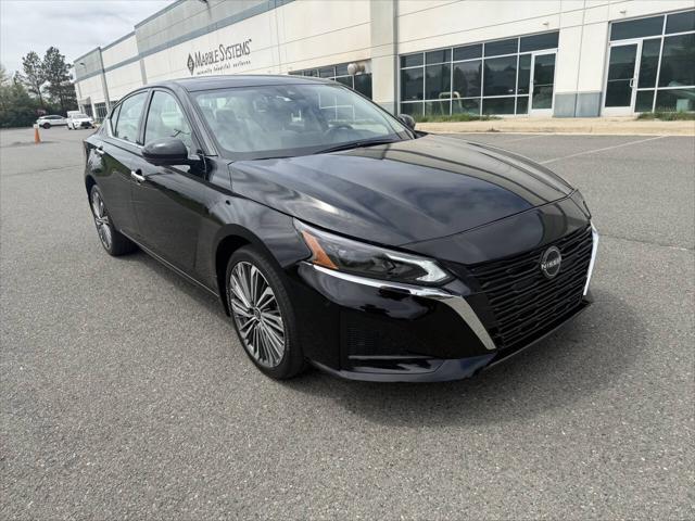 Photo of 2023 Super Black Nissan Altima