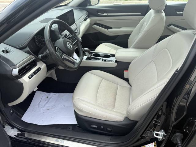 Photo of 2023 Super Black Nissan Altima