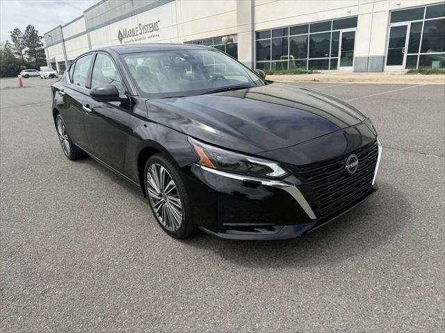 Photo of 2023 Super Black Nissan Altima