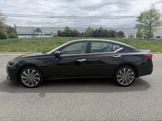 Photo of 2023 Super Black Nissan Altima