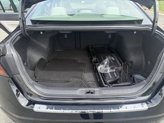 Photo of 2023 Super Black Nissan Altima