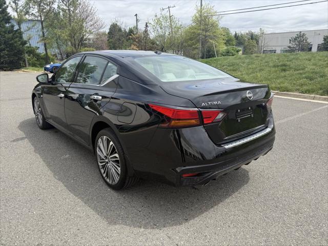 Photo of 2023 Super Black Nissan Altima