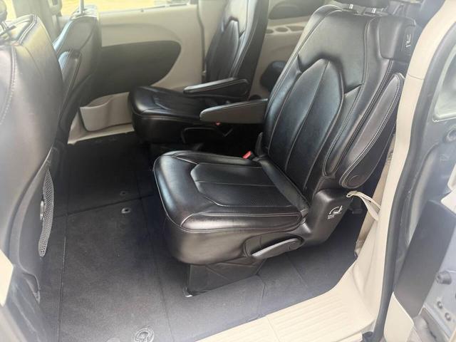 Photo of 2021 Granite Crystal Metallic Clearcoat Chrysler Voyager