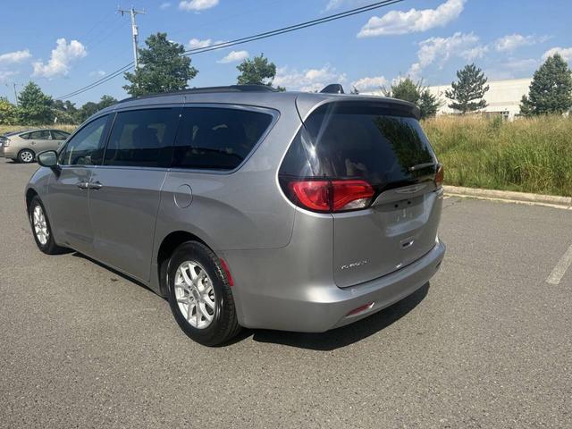 Photo of 2021 Granite Crystal Metallic Clearcoat Chrysler Voyager