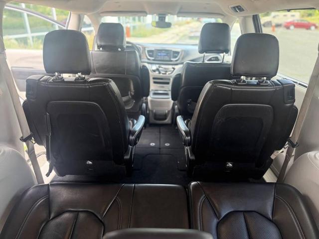 Photo of 2021 Granite Crystal Metallic Clearcoat Chrysler Voyager