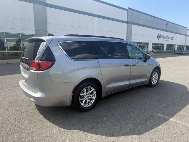 Photo of 2021 Granite Crystal Metallic Clearcoat Chrysler Voyager