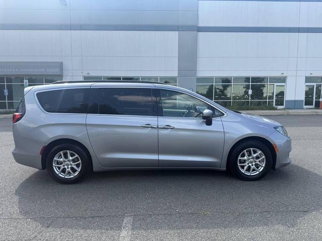 Photo of 2021 Granite Crystal Metallic Clearcoat Chrysler Voyager
