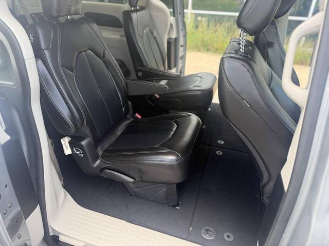 Photo of 2021 Granite Crystal Metallic Clearcoat Chrysler Voyager