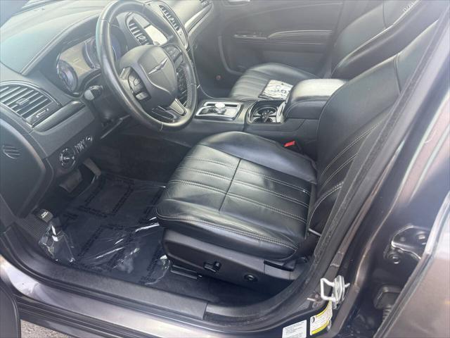 Photo of 2015 Black Chrysler 300