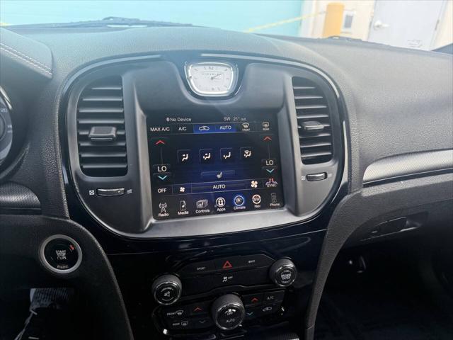Photo of 2015 Black Chrysler 300