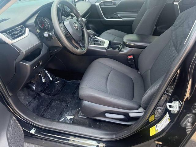 Photo of 2019 Midnight Black Metallic Toyota RAV4