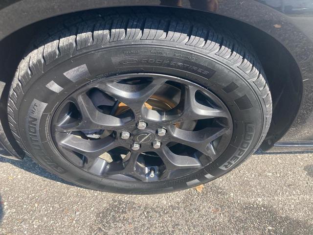 Photo of 2019 BLACK Chrysler 300
