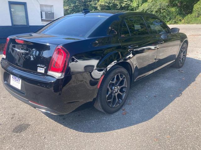 Photo of 2019 BLACK Chrysler 300