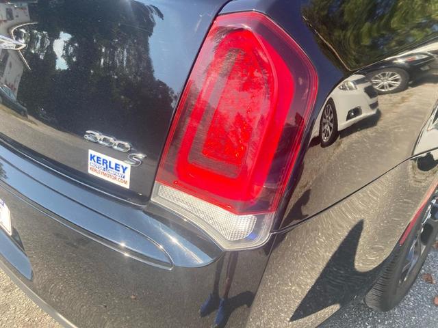 Photo of 2019 BLACK Chrysler 300