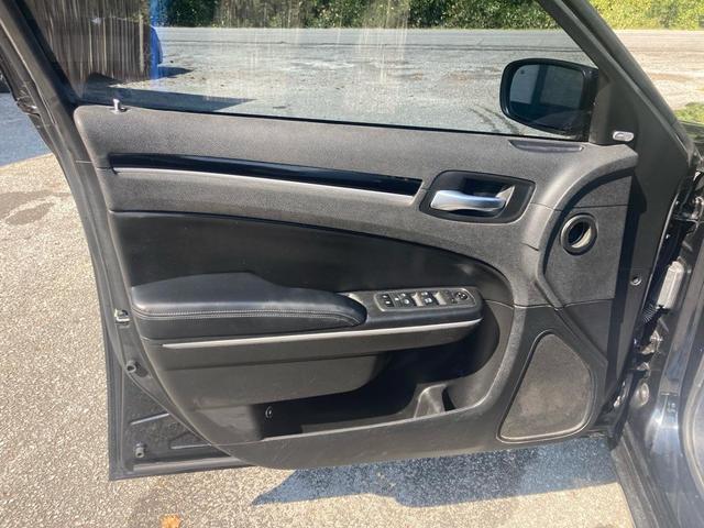 Photo of 2019 BLACK Chrysler 300