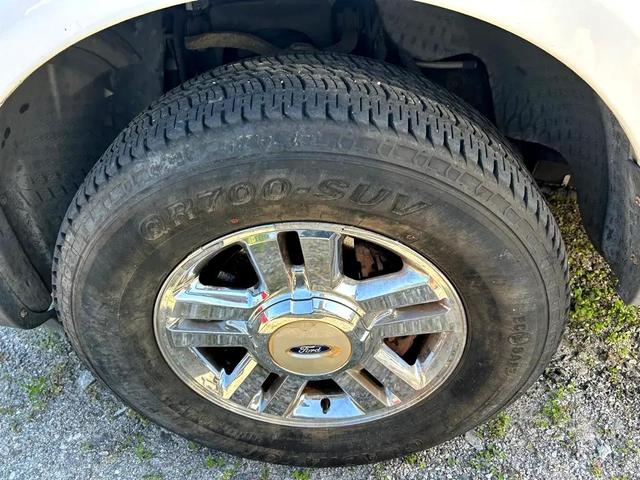 Photo of 2007 WHITE Ford Expedition