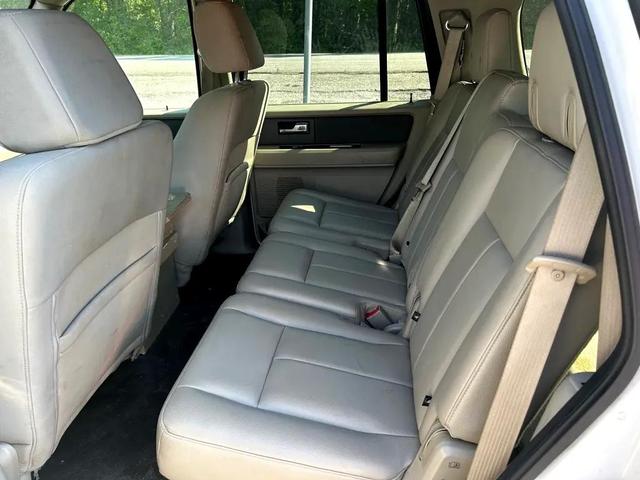 Photo of 2007 WHITE Ford Expedition
