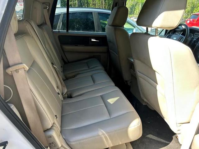 Photo of 2007 WHITE Ford Expedition
