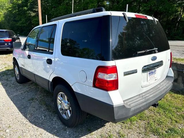 Photo of 2007 WHITE Ford Expedition