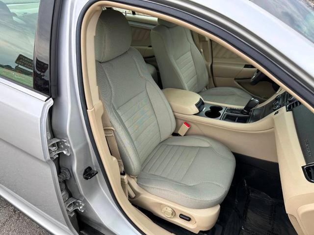 Photo of 2017 Silver Ford Taurus