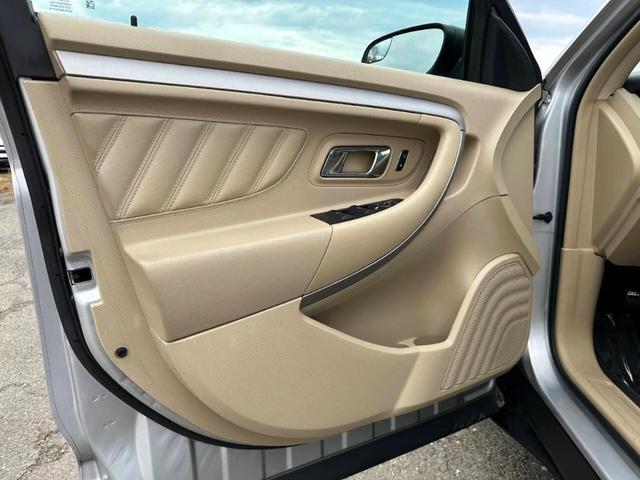 Photo of 2017 Silver Ford Taurus