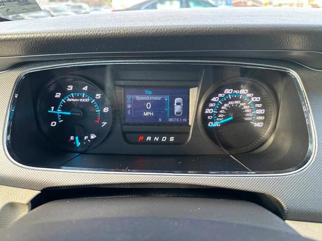 Photo of 2017 Silver Ford Taurus