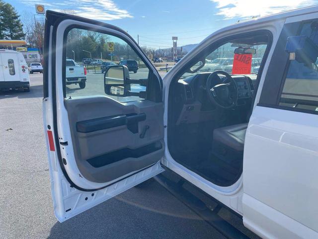 Photo of 2019 Oxford White Ford F-350