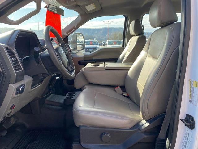 Photo of 2019 Oxford White Ford F-350