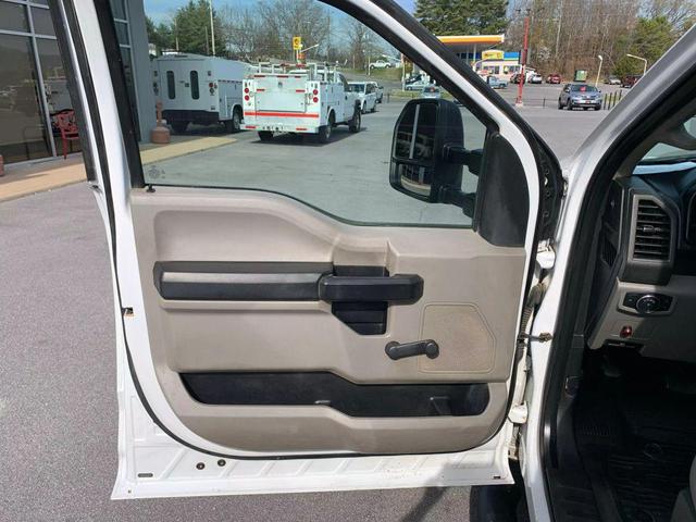 Photo of 2019 Oxford White Ford F-350